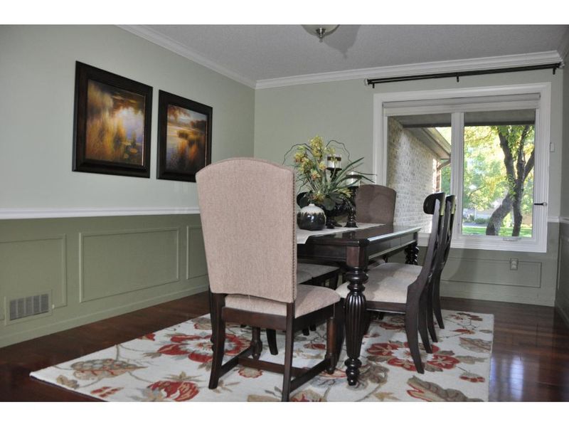 12700 Diamond Dr, Burnsville, MN 55337