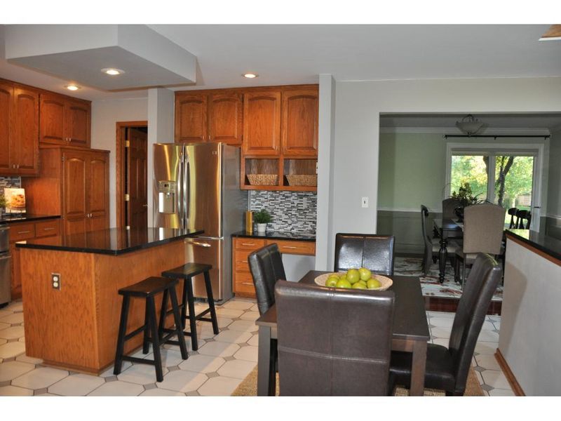 12700 Diamond Dr, Burnsville, MN 55337