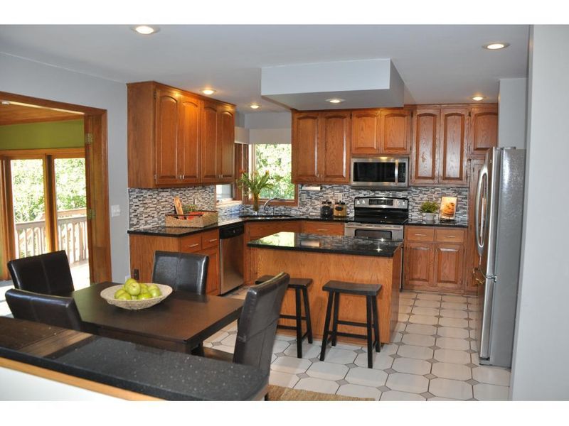 12700 Diamond Dr, Burnsville, MN 55337