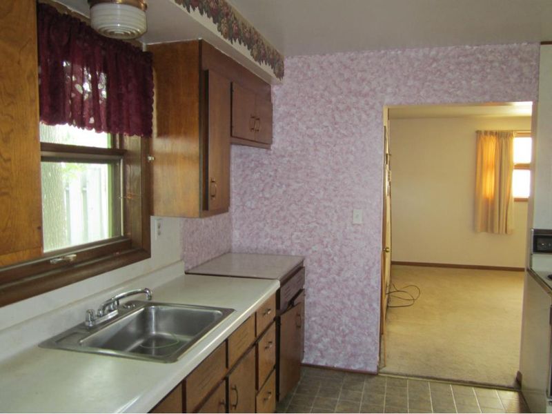 204 1st Ave SW, Chisholm, MN 55719