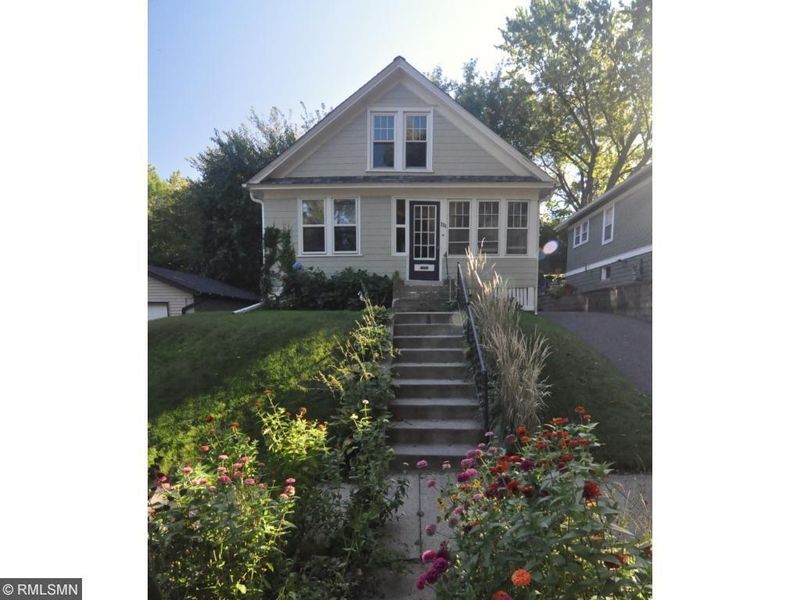 326 Sidney St E, Saint Paul, MN 55107