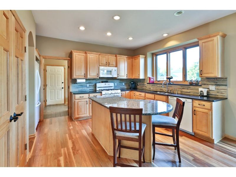 6121 Baney Ct, Minnetonka, MN 55345