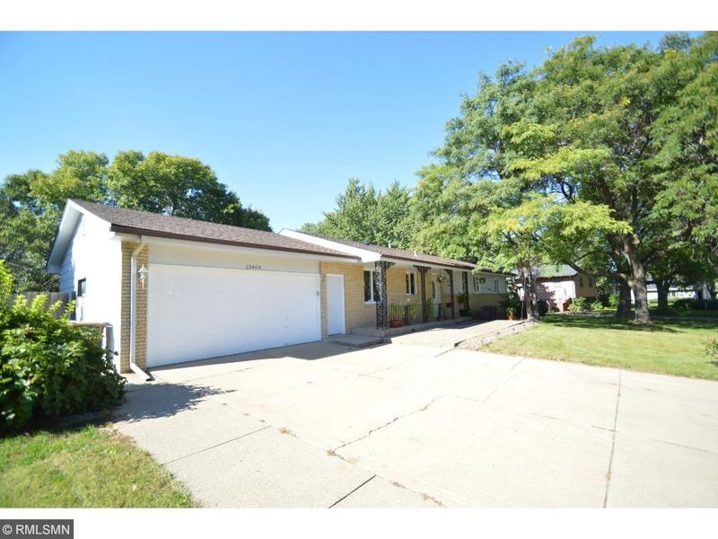 13404 Knob Hill Rd, Burnsville, MN 55337