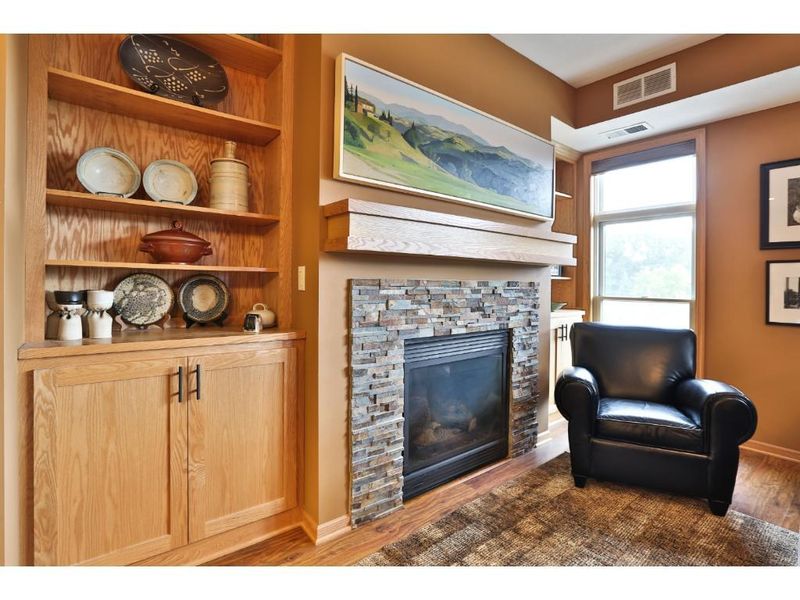 150 E Travelers Trl #304, Burnsville, MN 55337