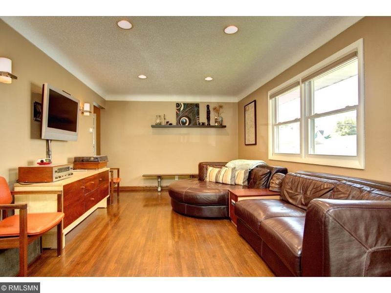 870 Watson Ave, Saint Paul, MN 55102