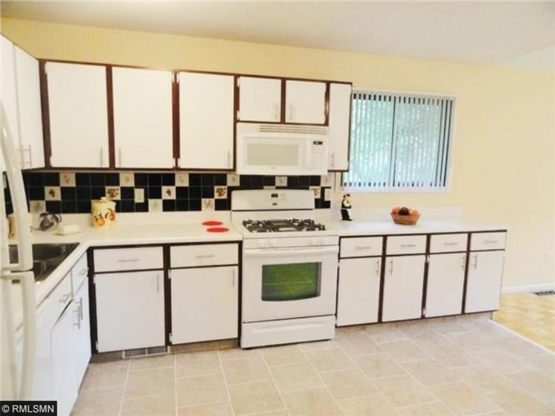 2215 Oregon Ct, Saint Louis Park, MN 55426