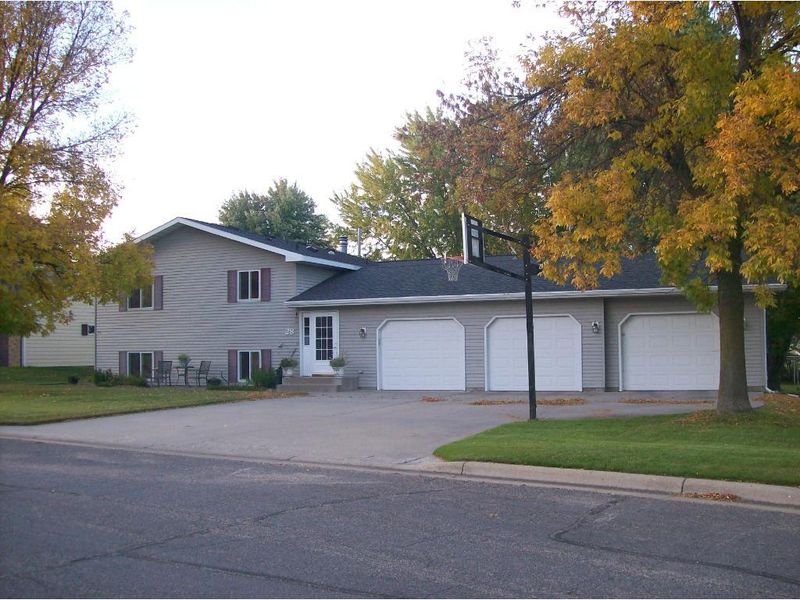 28 Anjo Dr, Sauk Centre, MN 56378