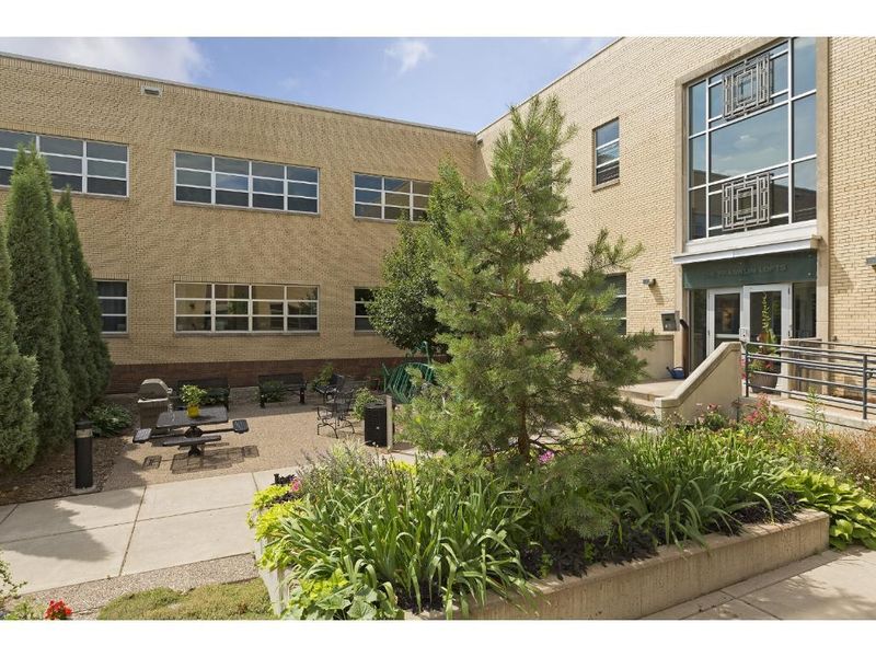 111 E Franklin Ave #302, Minneapolis, MN 55404