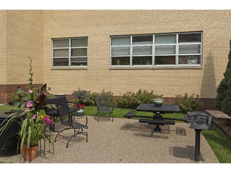 111 E Franklin Ave #302, Minneapolis, MN 55404