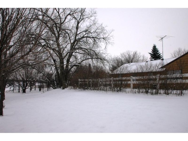 8423 Center St, Clear Lake, MN 55319