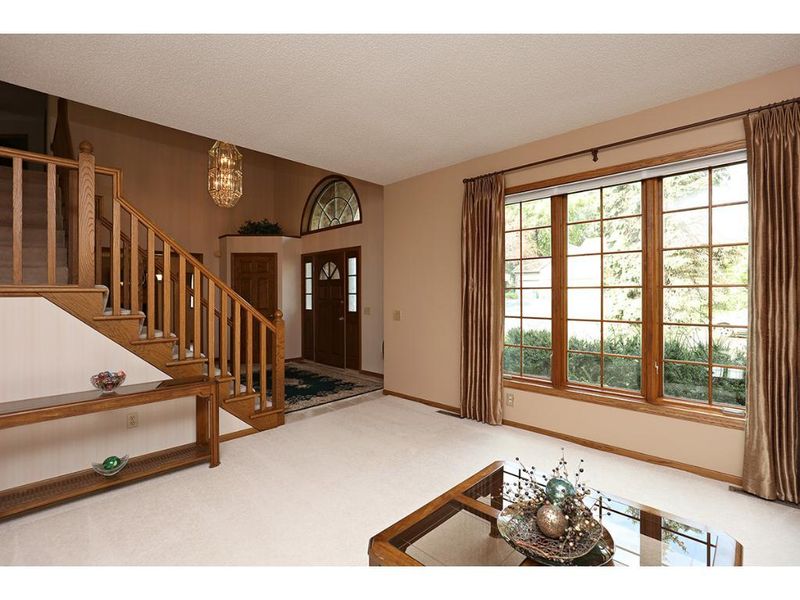 12706 Florida Ln, Apple Valley, MN 55124