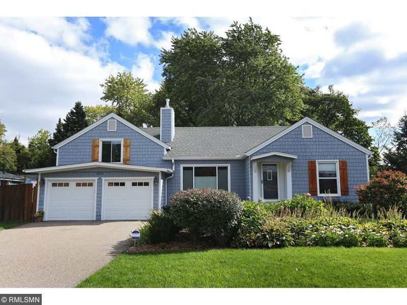 1023 Winnetka Ave S, Golden Valley, MN 55426