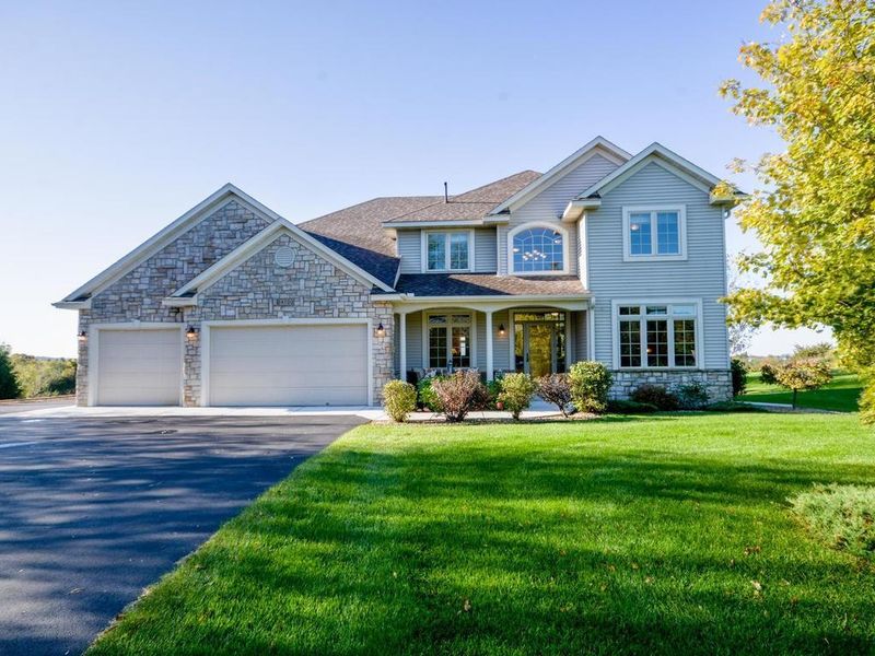 24700 Emerald Ln, Lakeville, MN 55044