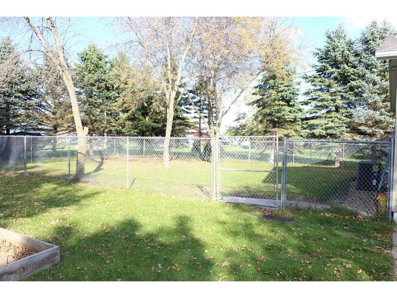560 3rd St NW, Richmond, MN 56368