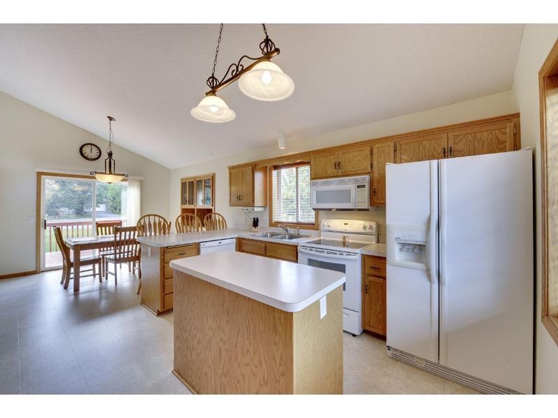 2462 Radisson Woods Dr NE, Blaine, MN 55449