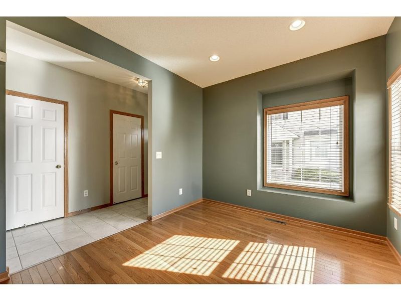 17580 Hackberry Ct, Eden Prairie, MN 55347