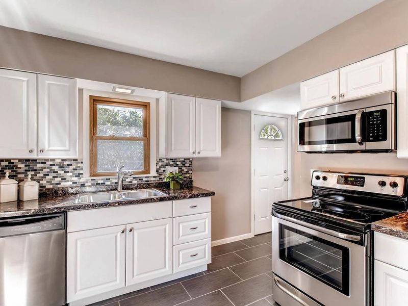 187 Panorama Ave, Fridley, MN 55421