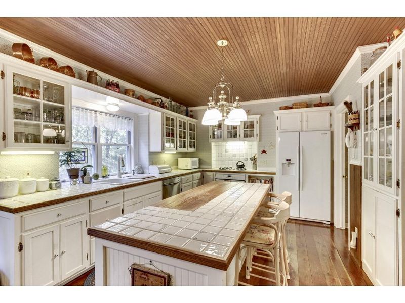 24235 Highview Ave, Lakeville, MN 55044
