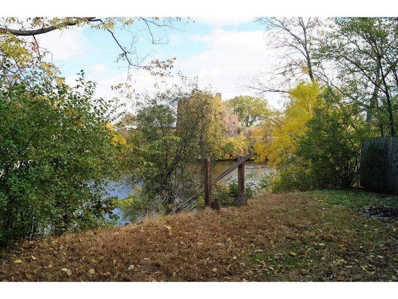 2538 Maple Ave, Anoka, MN 55303