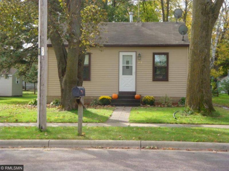 449 E Washington St, Le Center, MN 56057