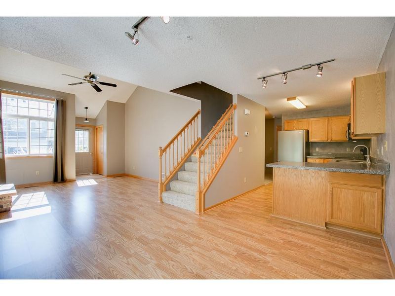 486 Mission Hills Way E, Chanhassen, MN 55317