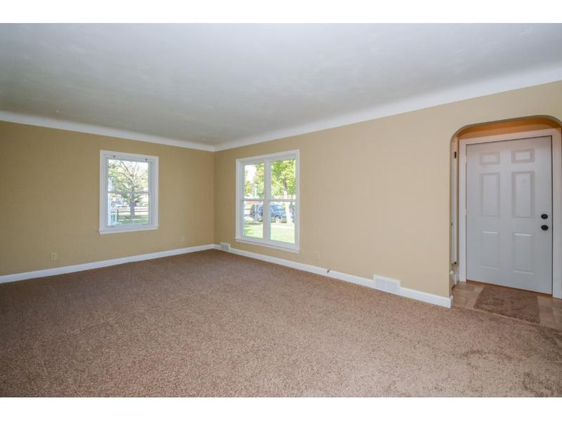 1674 5th St E, Saint Paul, MN 55106