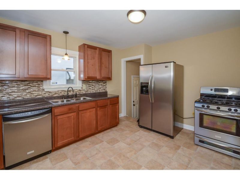 1674 5th St E, Saint Paul, MN 55106