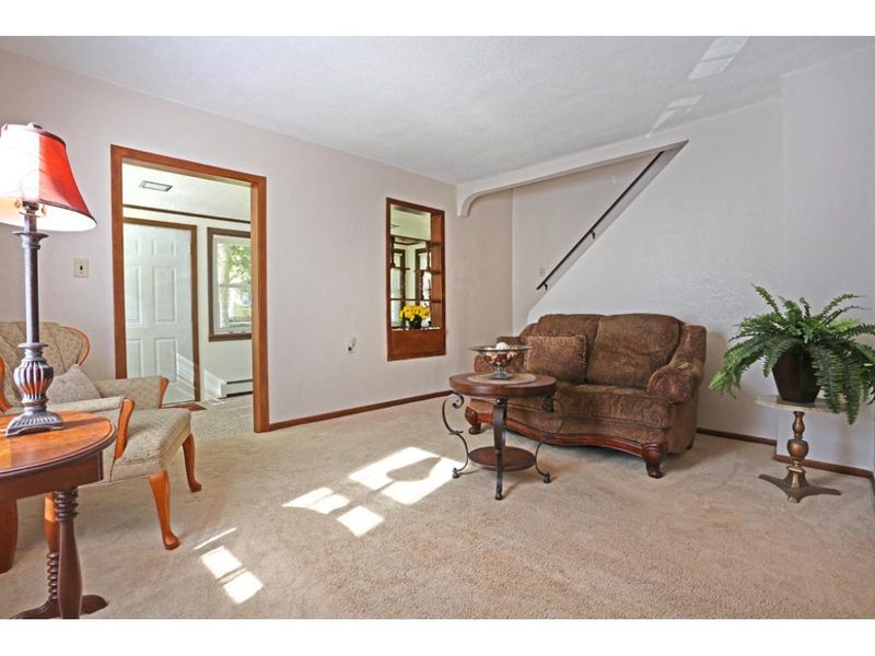 1346 Prosperity Ave, Saint Paul, MN 55106