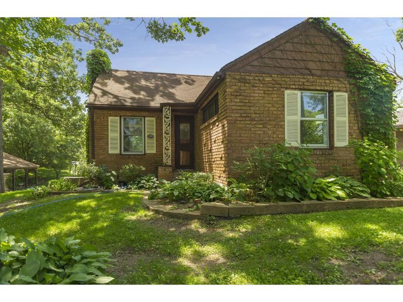3100 Lake Shore Blvd, Wayzata, MN 55391