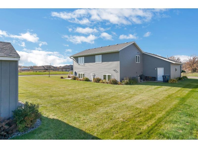 934 13th Ave NE, Saint Joseph, MN 56374