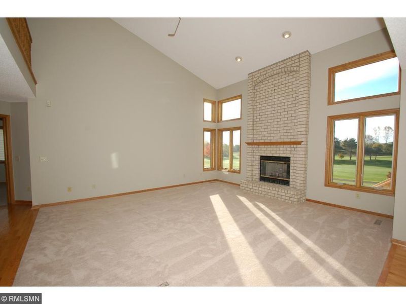 16697 Innsbrook Dr, Lakeville, MN 55044