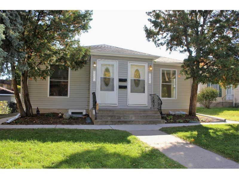 1432 Lake St NE, Hopkins, MN 55343