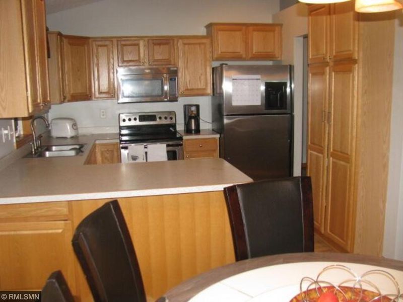 945 Ivy Hills Rd, Belle Plaine, MN 56011