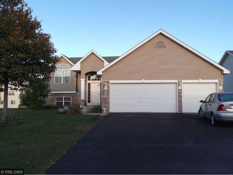 945 Ivy Hills Rd, Belle Plaine, MN 56011