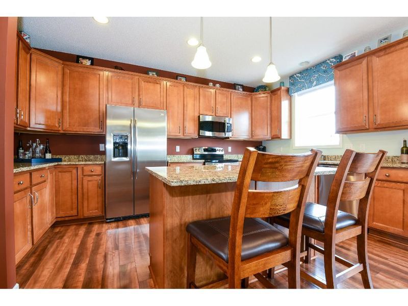 1724 Hemlock Way, Chanhassen, MN 55317