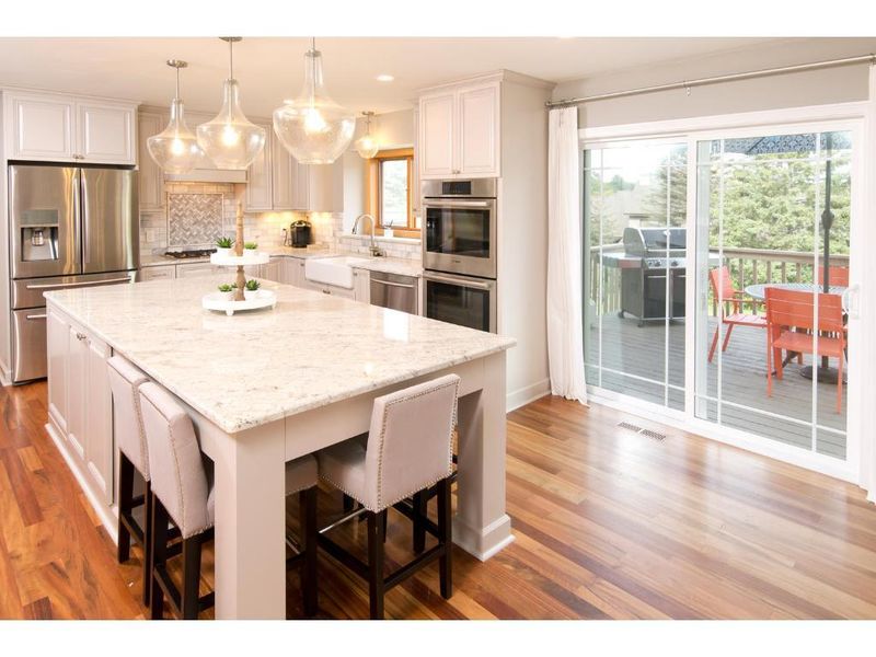 6274 Ginger Dr, Eden Prairie, MN 55346