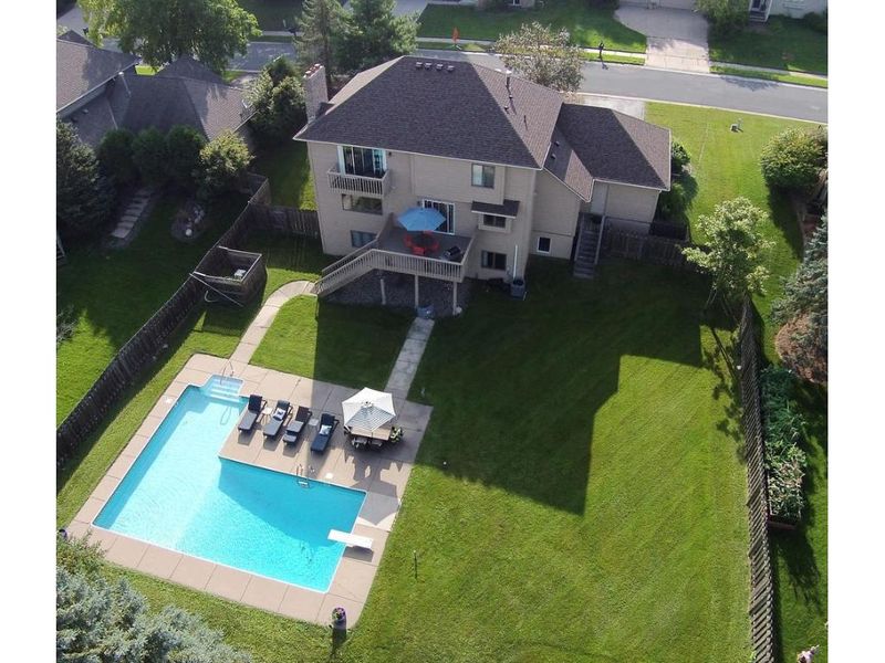 6274 Ginger Dr, Eden Prairie, MN 55346