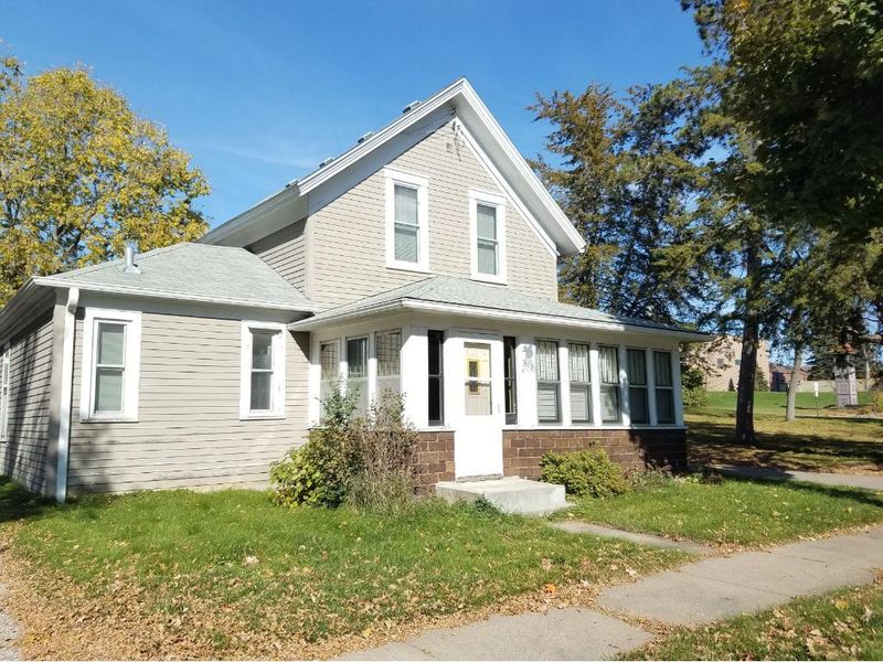 612 4th St NW, Elk River, MN 55330