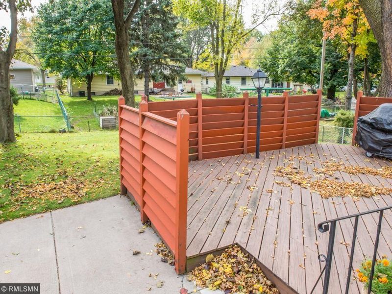 1270 Lark Ave, Maplewood, MN 55109