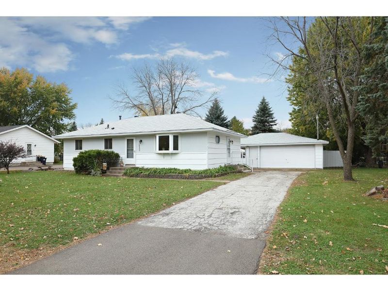 6645 Lower 169th St W, Lakeville, MN 55044