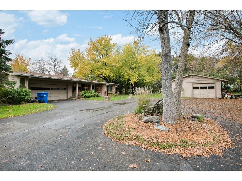 5875 Country Club Rd, Excelsior, MN 55331