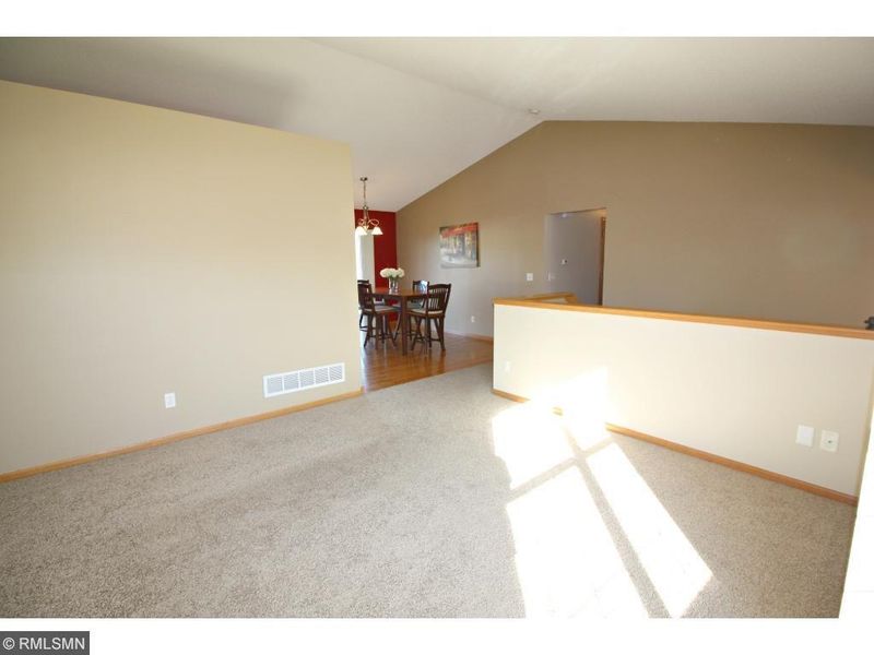 13985 Hill Place Dr, Rogers, MN 55374