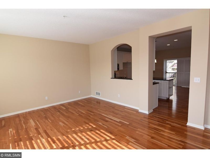 15617 Eaglewood Ln, Apple Valley, MN 55124