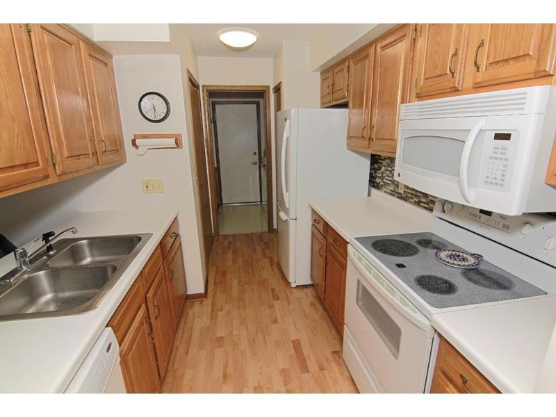 7304 Amber Ln, Eden Prairie, MN 55346