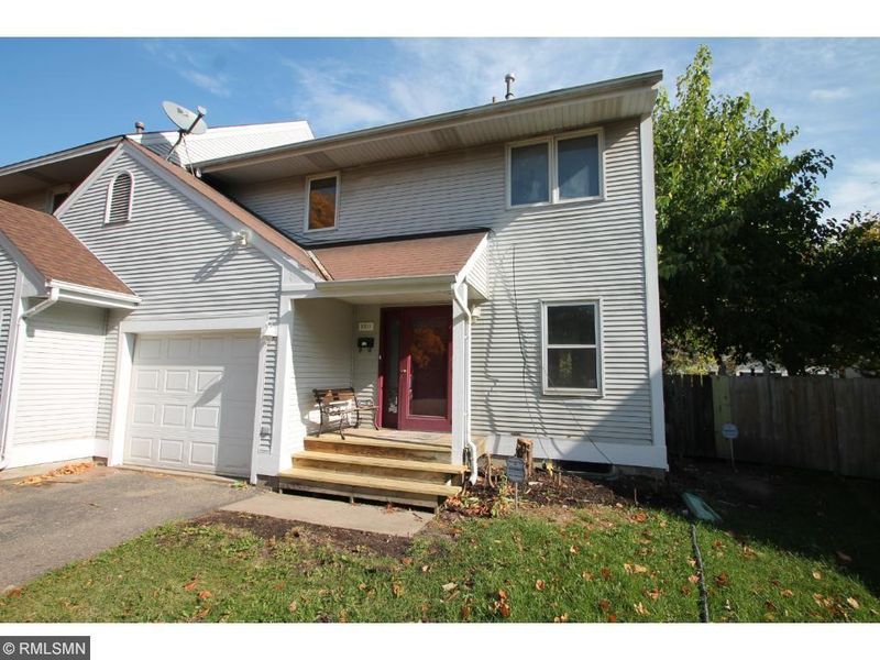 2211 12th Ave S, Minneapolis, MN 55404