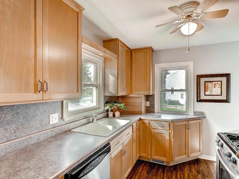 263 Winona St E, Saint Paul, MN 55107