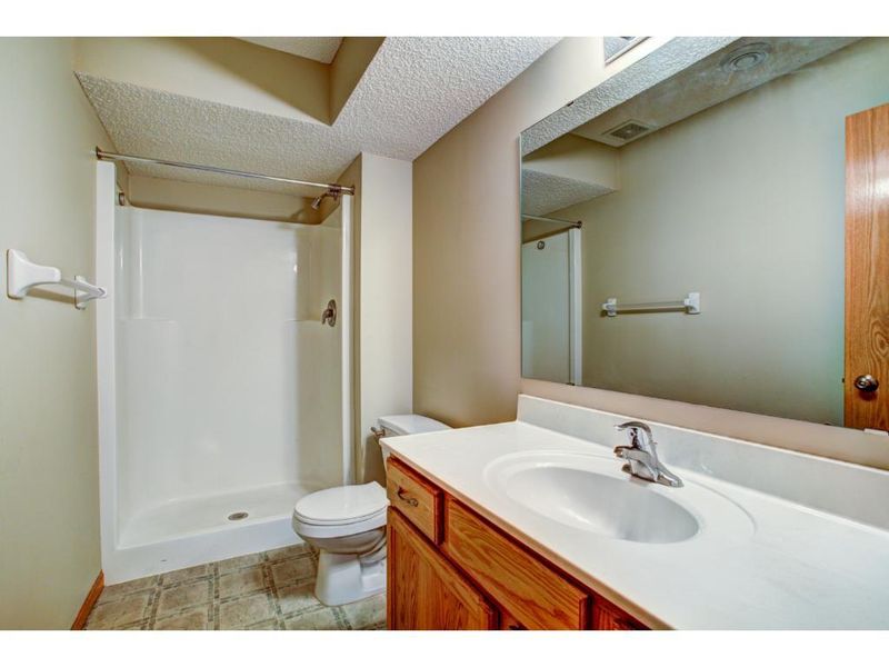4208 Jarmann Ln, Shakopee, MN 55379