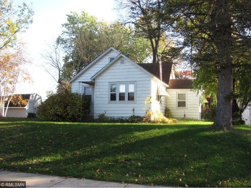 723 5th Ave SW, Cambridge, MN 55008