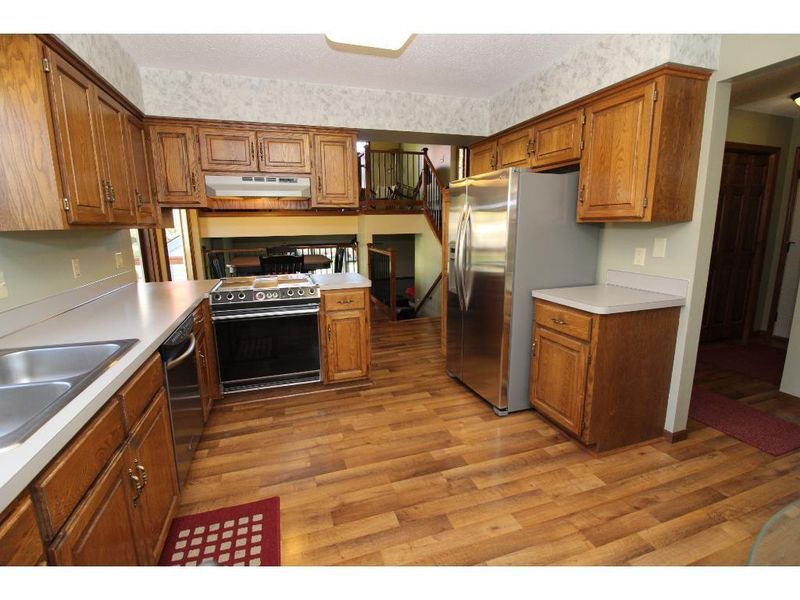 7108 41st St N, Oakdale, MN 55128