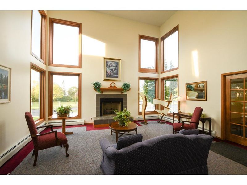 2210 E 40th St #105, Minneapolis, MN 55407